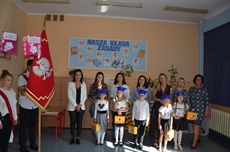 Ślubowanie uczniów klasy pierwszej Szkoły Podstawowej w Korytach